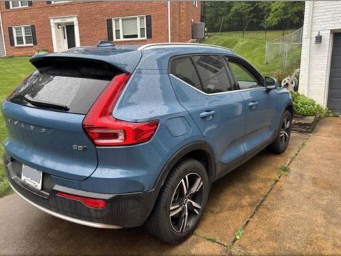 Used 2023 Volvo XC40 B5 Plus AWD/4WD image 10