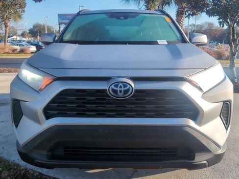 Used 2019 Toyota RAV4 LE image 3