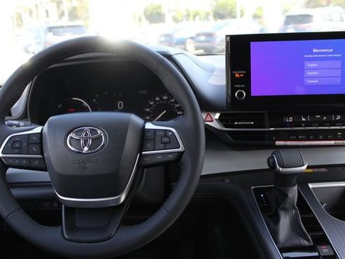Certified 2026 Toyota Sienna XLE FWD image 61