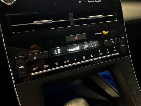 Used 2019 Toyota Avalon XLE w/ Moonroof Package image 14