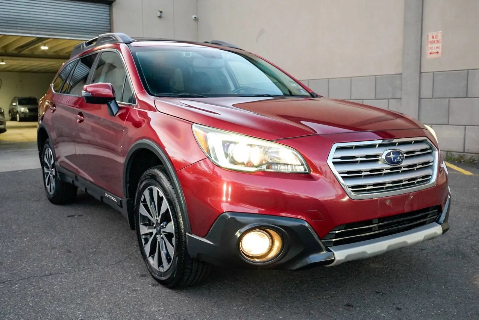 Used 2016 Subaru Outback 2.5i Limited AWD/4WD image 4