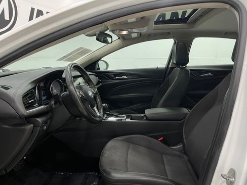 Used 2018 Buick Regal Preferred image 12
