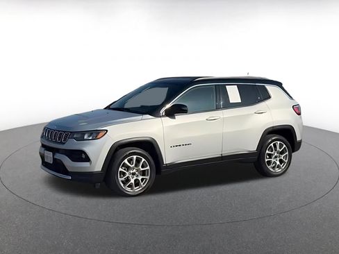 Used 2025 Jeep Compass Limited image 11