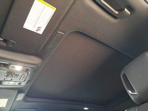 Certified 2022 Cadillac Escalade ESV Premium Luxury image 11