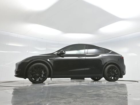 Used 2023 Tesla Model Y Long Range image 73