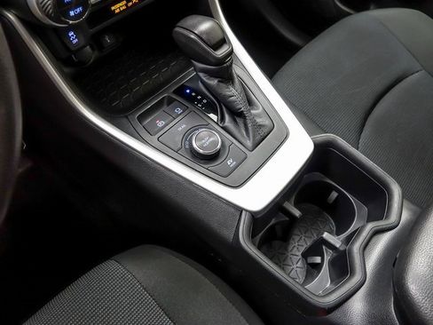 Certified 2022 Toyota RAV4 LE w/ Carpet Mat Package (TMS) image 21