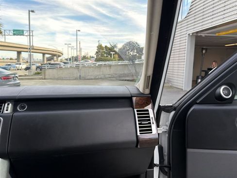 Used 2020 Land Rover Range Rover HSE image 10