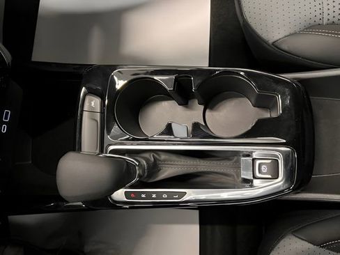 Used 2025 Chevrolet Trax LT image 28