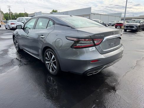 Used 2023 Nissan Maxima SV w/ Floor Mat Group FWD image 9