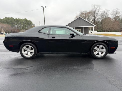 Used 2010 Dodge Challenger SE image 9