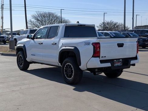 Used 2025 Toyota Tacoma TRD Off-Road AWD/4WD image 8