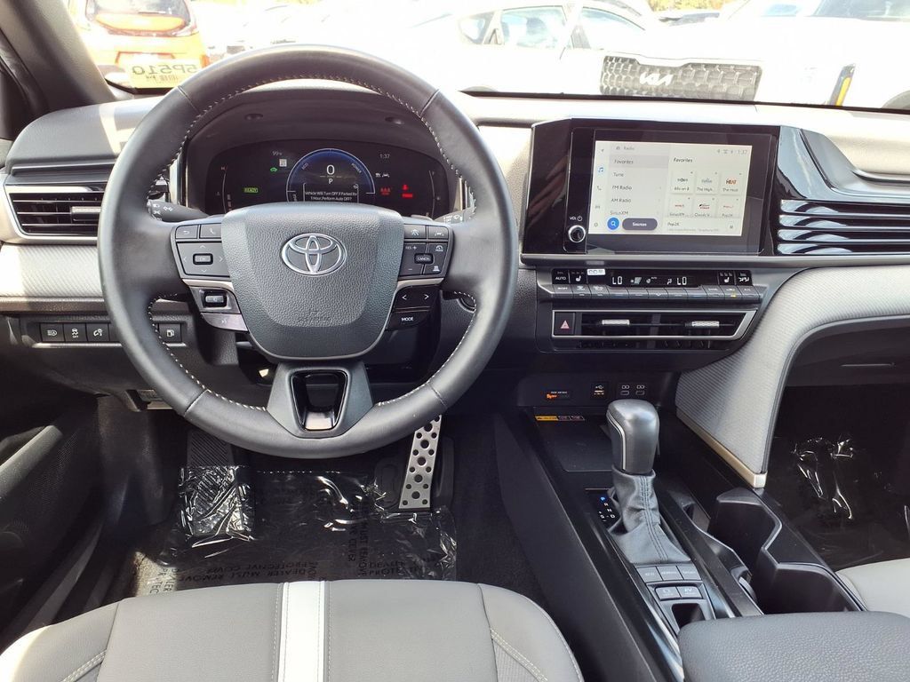 Used 2025 Toyota Camry SE w/ Convenience Package FWD image 9