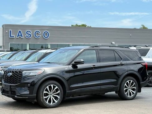 Certified 2025 Ford Explorer ST-Line AWD/4WD image 1