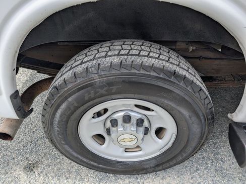 Used 2014 Chevrolet Express 2500 LT w/ LT Preferred Equipment Group RWD image 5