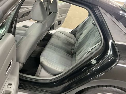 Used 2021 Hyundai Elantra SEL w/ Convenience + Premium Package FWD image 4