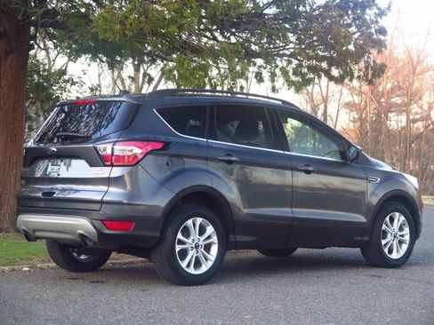 Used 2017 Ford Escape SE w/ Equipment Group 201A image 4