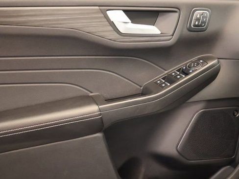 Used 2025 Ford Escape SE w/ PHEV Premium Package FWD image 9