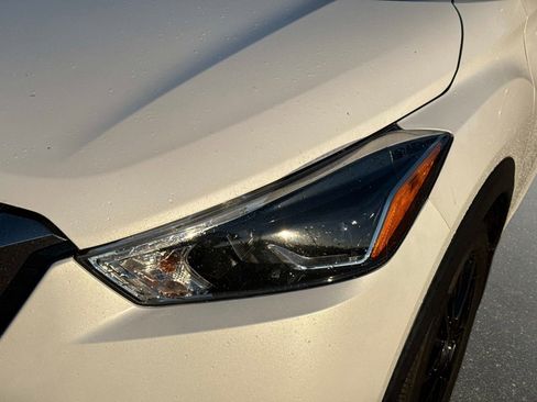Used 2020 Nissan Kicks SR w/ Exterior Package FWD image 9