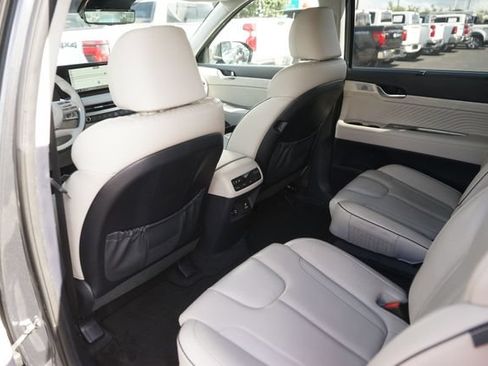 Used 2023 Hyundai Palisade Calligraphy FWD image 12