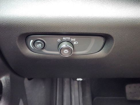 Used 2023 Chevrolet Traverse LT FWD image 19