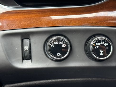 Used 2020 Cadillac Escalade Luxury AWD/4WD image 16