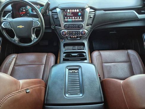 Used 2019 Chevrolet Suburban Premier w/ Premier Plus Edition AWD/4WD image 17