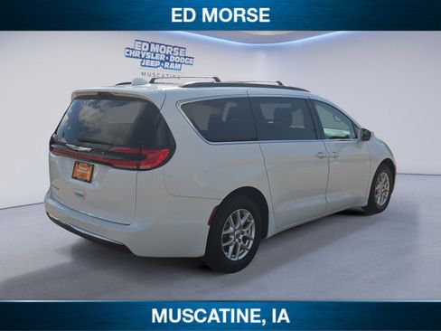 Certified 2022 Chrysler Pacifica Touring-L FWD image 5