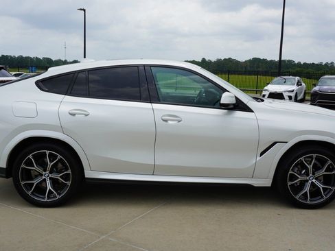 Used 2022 BMW X6 xDrive40i w/ M Sport Package AWD/4WD image 4