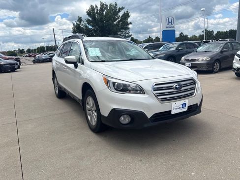 Used 2017 Subaru Outback 2.5i Premium AWD/4WD image 4