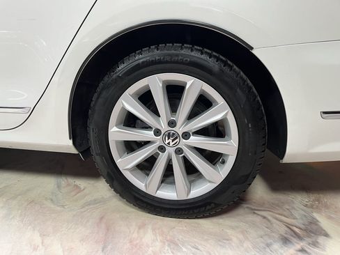 Used 2013 Volkswagen Passat 2.5 SEL Premium FWD image 31