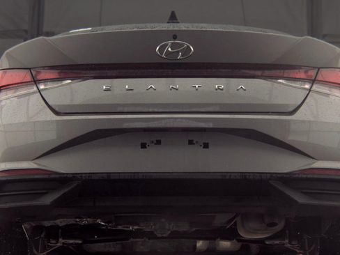 Used 2022 Hyundai Elantra SEL FWD image 6