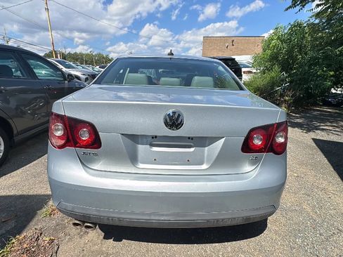 Used 2009 Volkswagen Jetta SEL FWD image 6