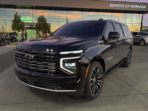 Used 2025 Chevrolet Suburban High Country image 1