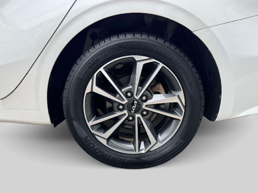 Used 2023 Kia Forte LXS w/ LXS Technology Package FWD image 7
