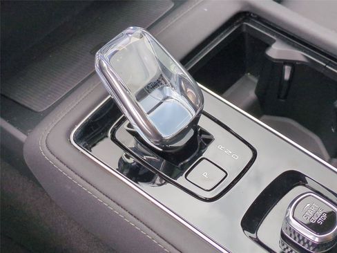 Certified 2025 Volvo XC90 B6 Plus AWD/4WD image 13