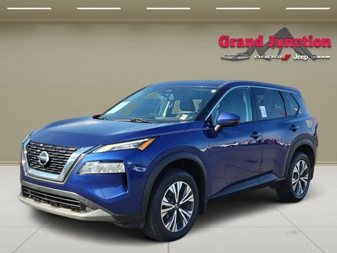 Used 2021 Nissan Rogue SV AWD/4WD image 3