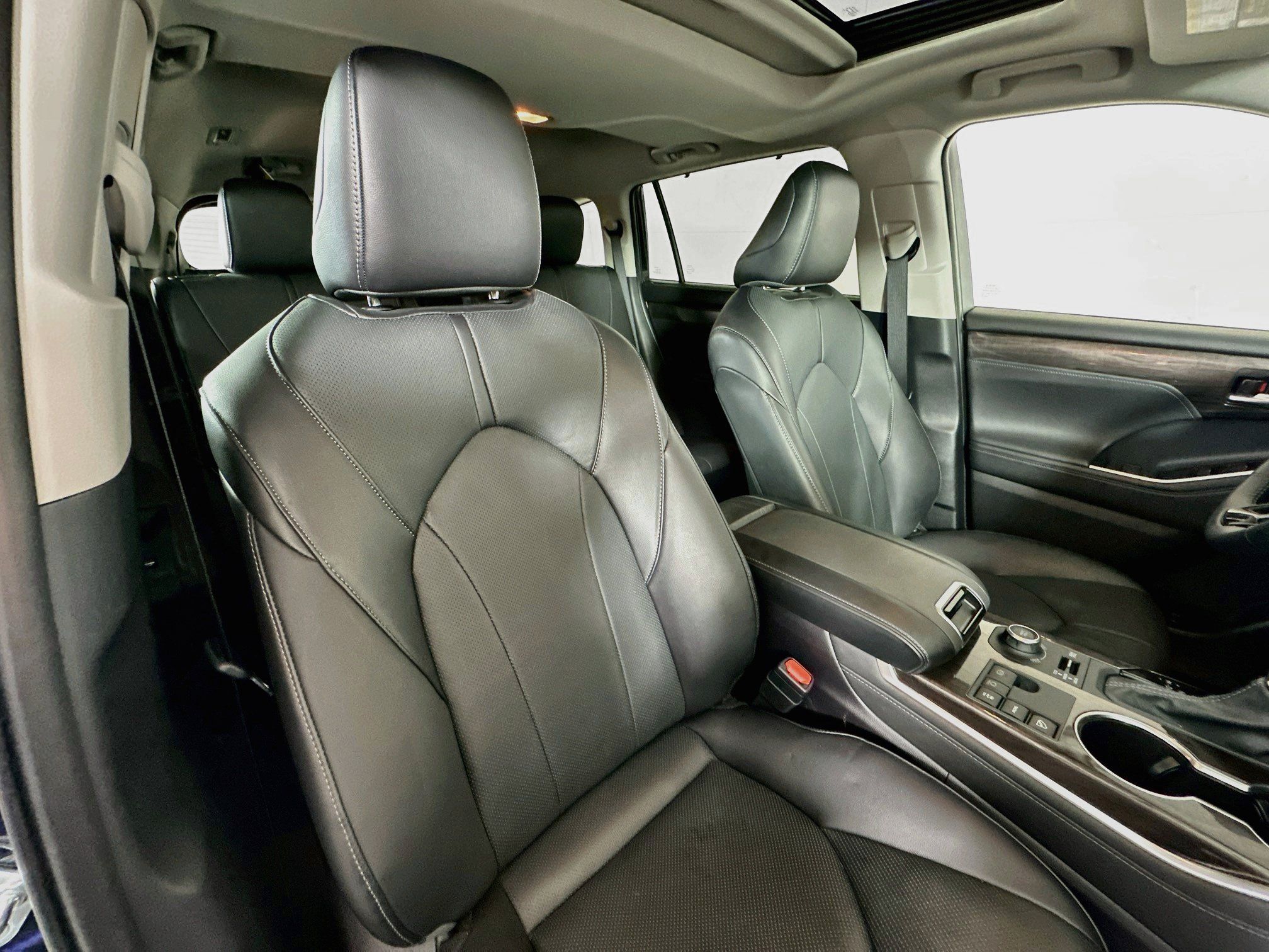 Used 2026 Toyota Highlander Limited AWD/4WD image 28
