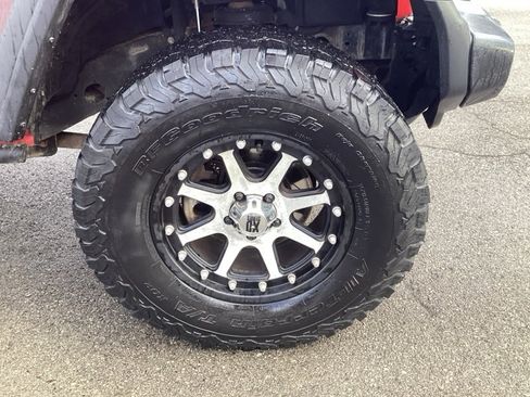 Used 2018 Jeep Wrangler Unlimited Sport image 9