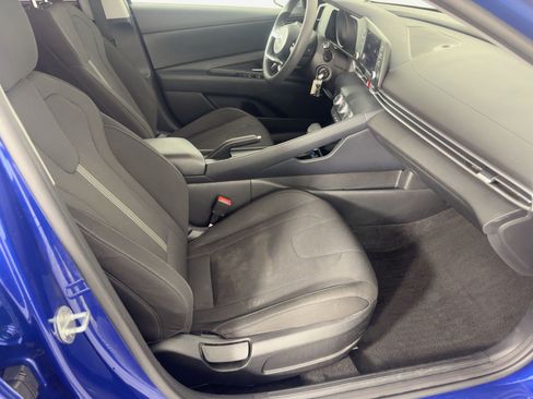 Used 2021 Hyundai Elantra SE image 28