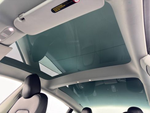 Used 2022 Tesla Model 3 Long Range image 12