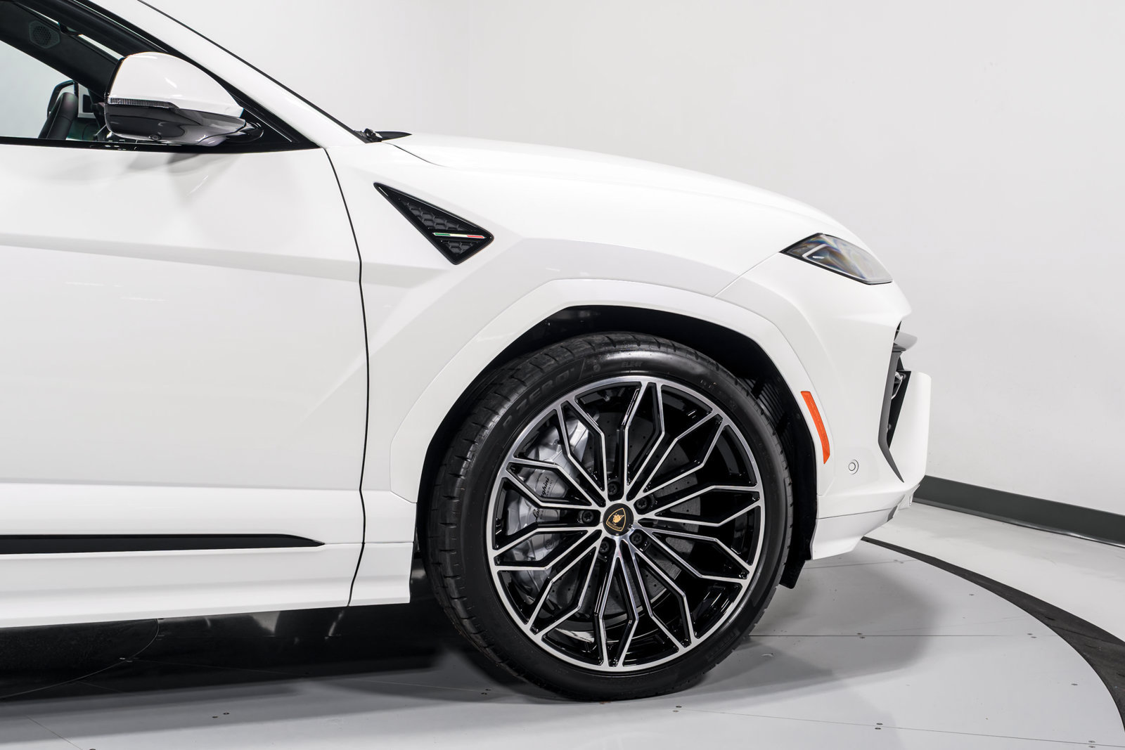 Used 2025 Lamborghini Urus SE AWD/4WD image 75