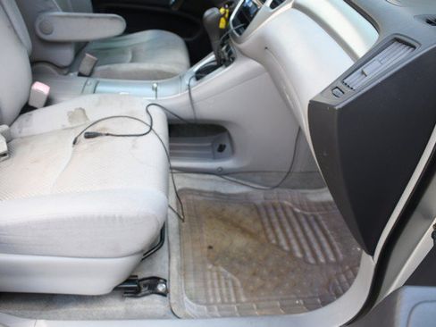 Used 2004 Toyota Highlander 2WD V6 image 26