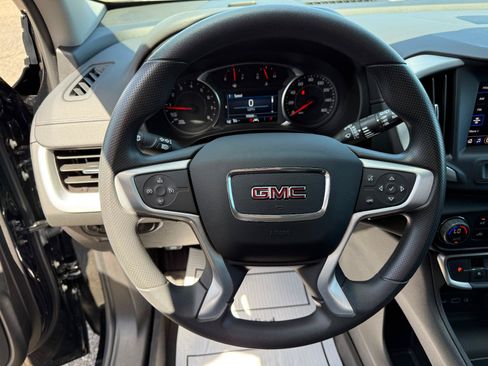 Used 2024 GMC Terrain SLE w/ Driver Convenience Package FWD image 9