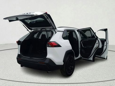 Used 2020 Toyota RAV4 LE image 13