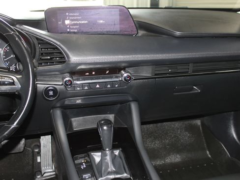 Used 2019 MAZDA MAZDA3 Sedan w/ Preferred Package FWD image 14