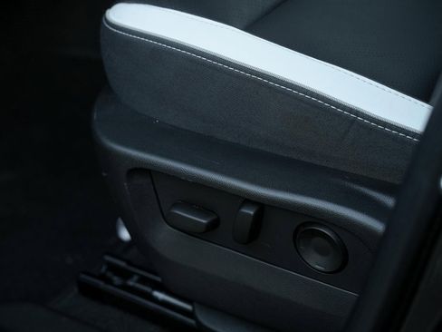 Used 2025 Buick Envision Sport Touring image 23