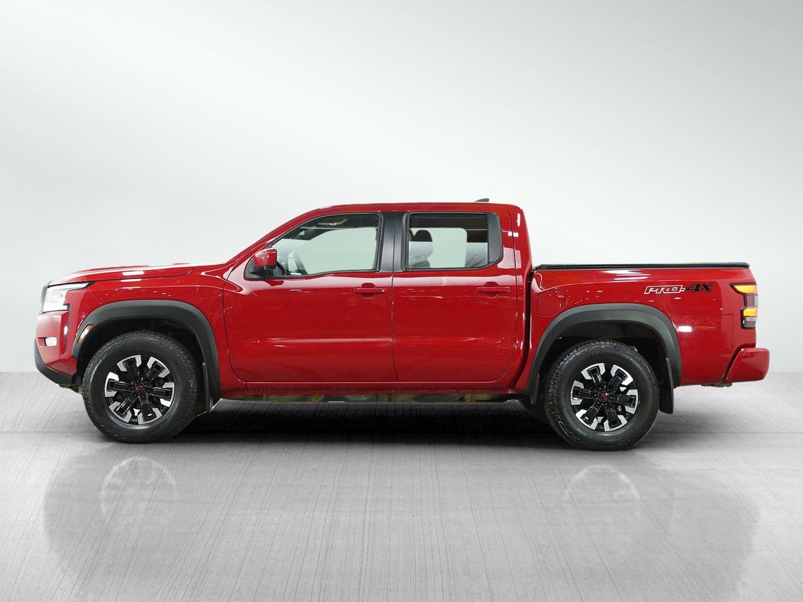 Used 2022 Nissan Frontier PRO-4X AWD/4WD image 2