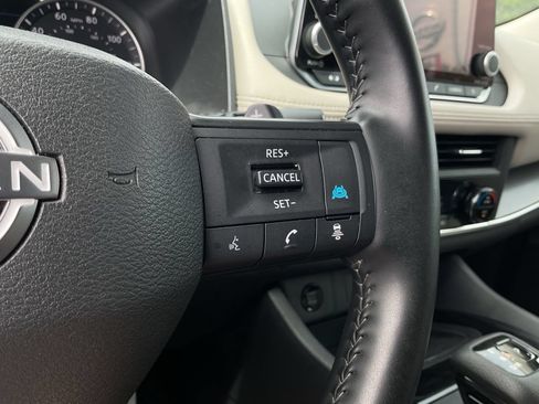 Used 2025 Nissan Rogue SV FWD image 31