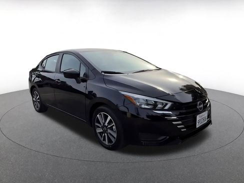 Used 2025 Nissan Versa SV image 3