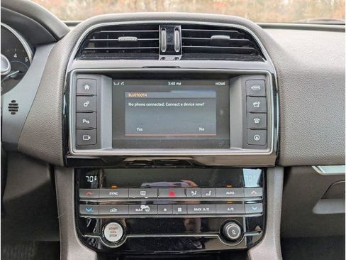 Used 2018 Jaguar F-PACE Prestige image 24